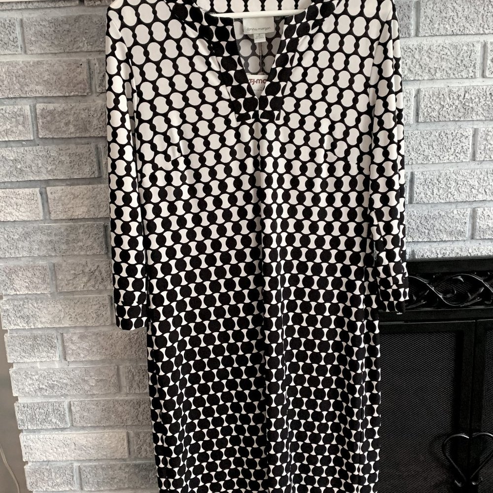 Black White Geo V-neck Long Sleeve Dress